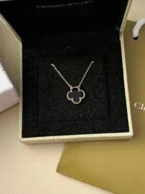 Authentic Van Cleef & Arpels Vintage Alhambra 18K Gold Necklac